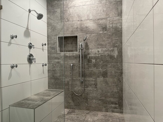 Building Photo - Silverdele ADU