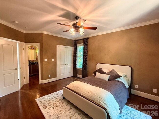 Building Photo - 1009 Honors Ct
