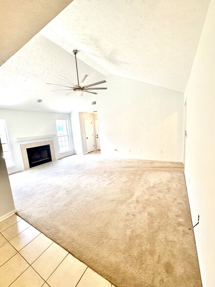 Building Photo - 5240 Spinnaker Ct