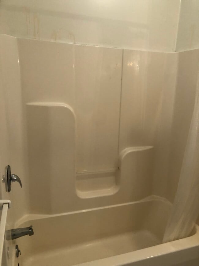 Building Photo - 8 Walnut St