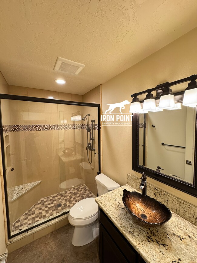 Building Photo - 4 bedroom home in East Boise, close to Bar...