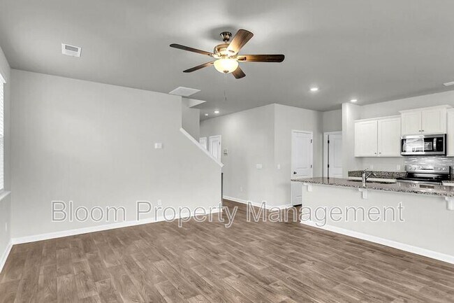 Building Photo - 205 Maple Hl Dr