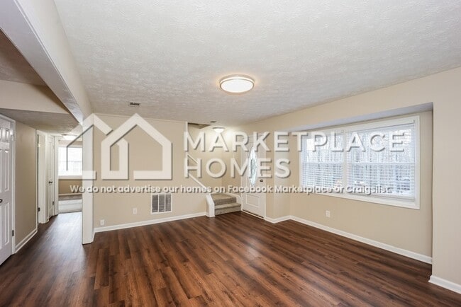 Building Photo - 48 Lynn Cir