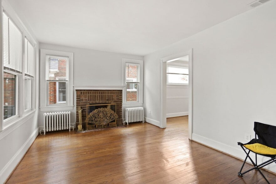 Building Photo - 4312 10th St NE