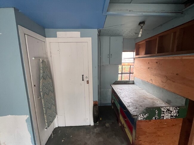 Building Photo - 1824 E San Rafael St