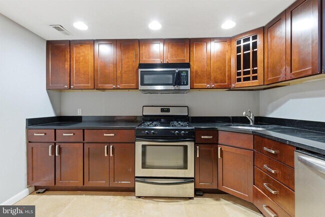 Building Photo - 1027 N 4th St