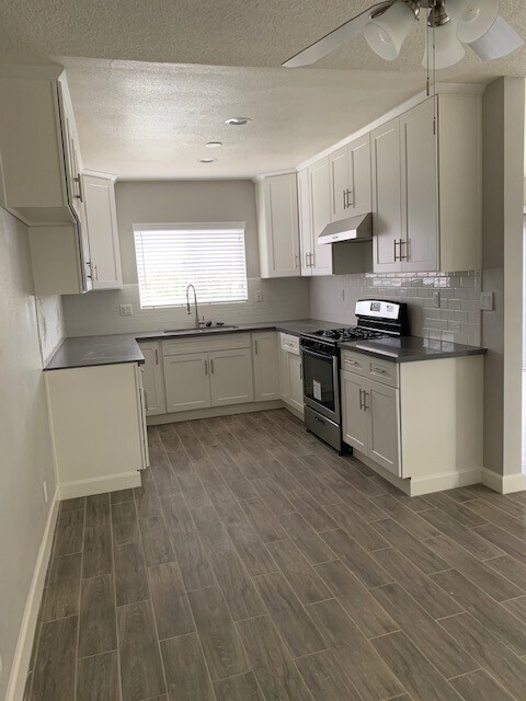 Building Photo - 4015 W Adams Blvd