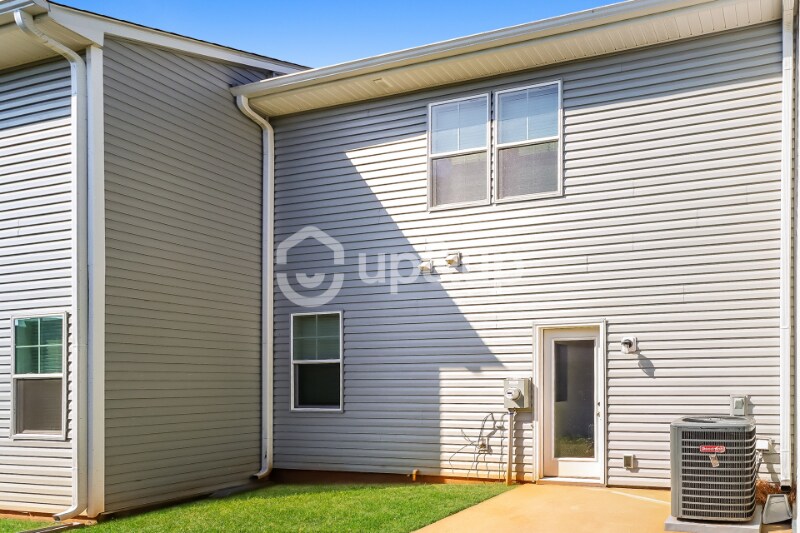 Building Photo - 929 Ranchero St