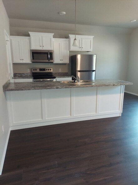 Building Photo - 2124 Ingalls Ln
