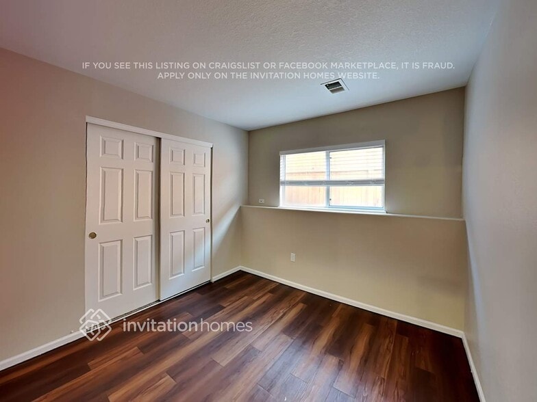 Building Photo - 4861 N Silverlace Dr