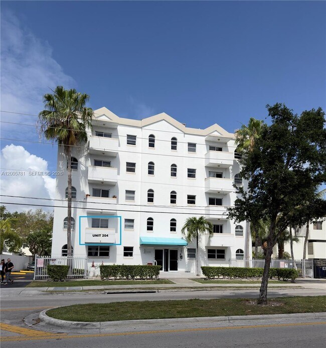 Building Photo - 3052 SW 27th Ave