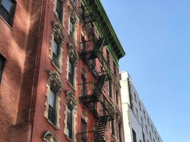 Building Photo - 335 E 14th St