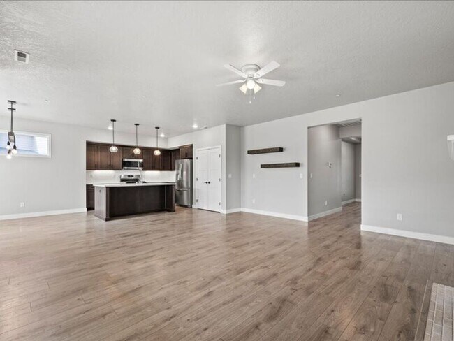 Building Photo - 4725 Roark Dr