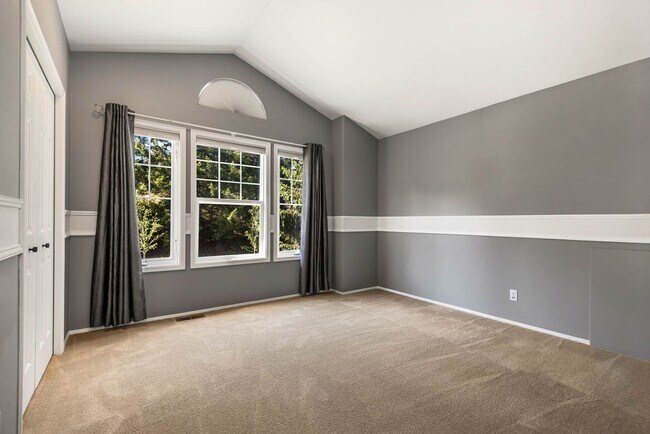 Building Photo - Updated Issaquah Home in Klahanie Neighborhood