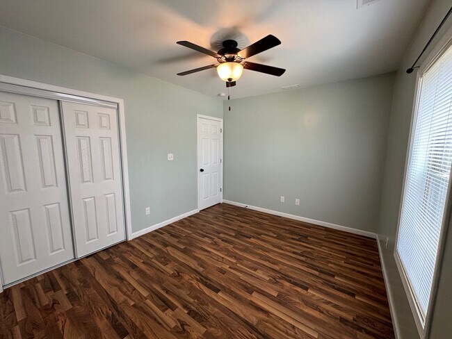 Building Photo - Weaverville - Modern, Three Bedroom, Fenced Yard