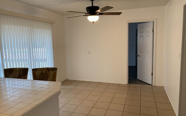Building Photo - 601 S. Oak Grove