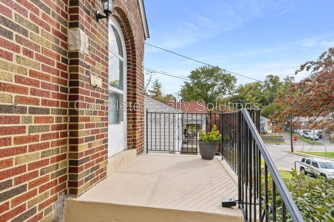 Building Photo - 8511 Florence Ave