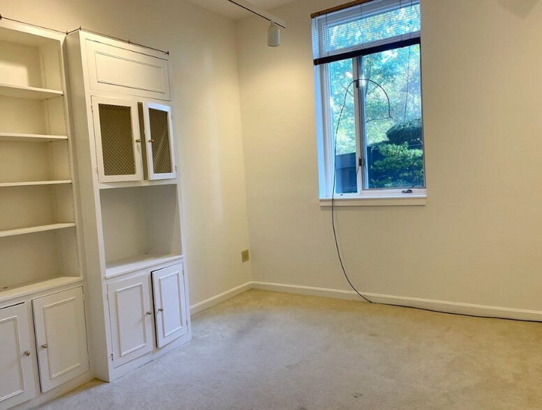 Building Photo - 100 Keyes Rd