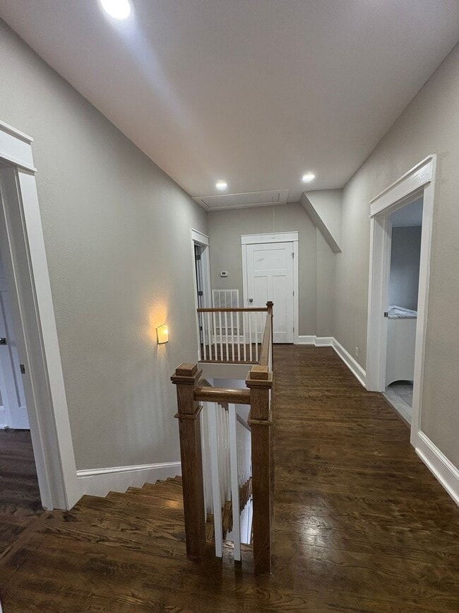 Building Photo - Historic Charm Meets Modern Living – Steps from Downtown Bristol!