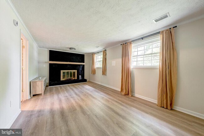 Building Photo - 9802 Brightlea Dr