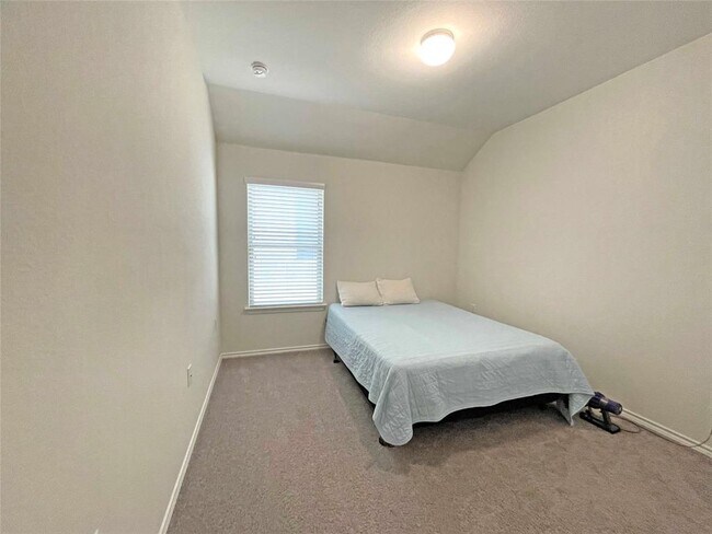 Building Photo - 13313 Henneman Dr