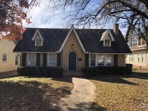 Building Photo - Charming 2/1 in Castle Heights area