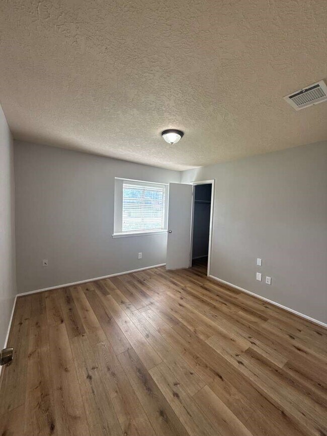 Building Photo - 22602 Fincastle Dr