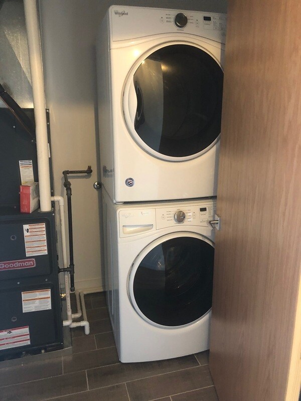 Building Photo - 1637 W Grand Ave