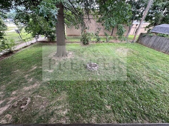 Building Photo - 730 N Aztec Dr