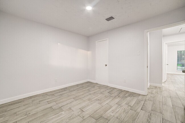 Building Photo - 3918 Cypressdale Dr