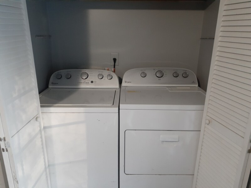 Building Photo - 170 Governors Dr