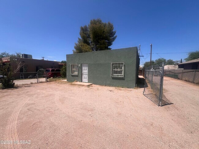 Building Photo - 132 W Lincoln St