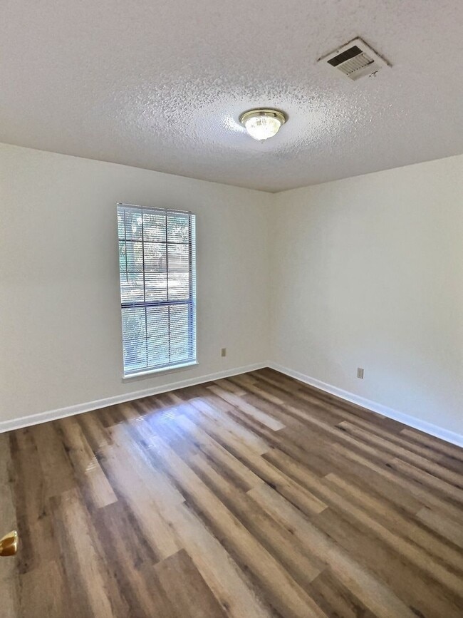 Building Photo - 3 BD 2 BA Home in the Ocean Springs School District