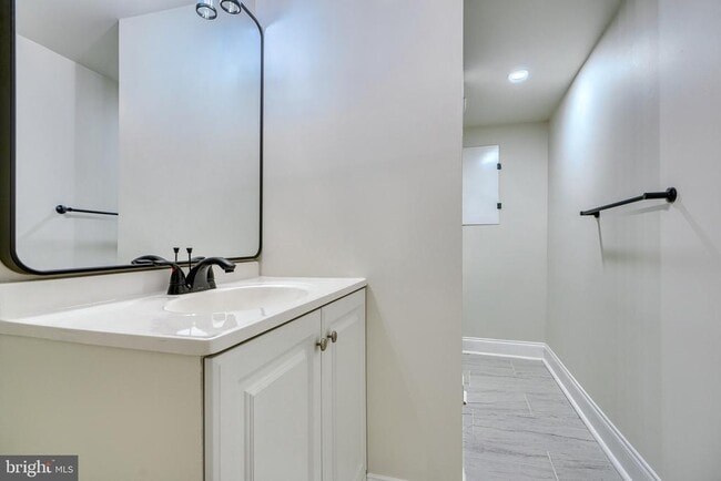 Building Photo - 6504 Rosemont Ave