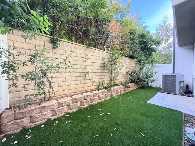 Building Photo - 8315 N Peyton Way