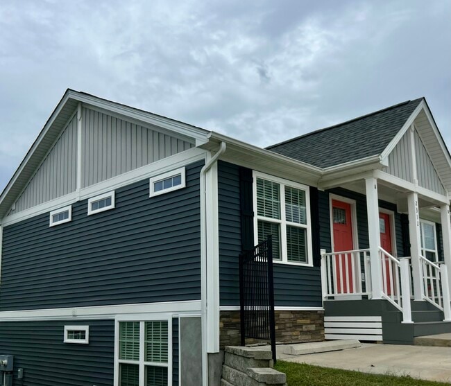 Building Photo - 2312 Belle Ave NE