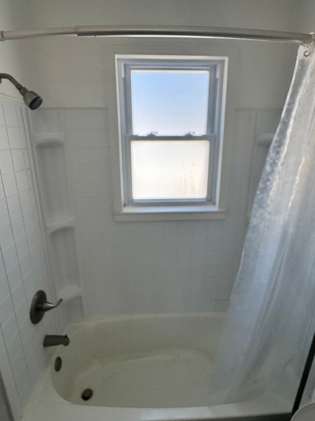 Building Photo - 2/1 in Downtown Kings Mountain, NC