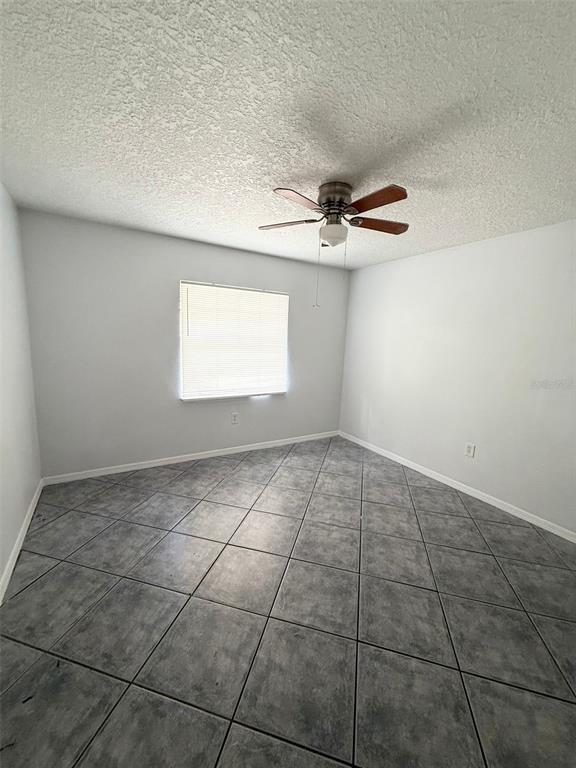 Building Photo - 542 W Lake Deer Dr
