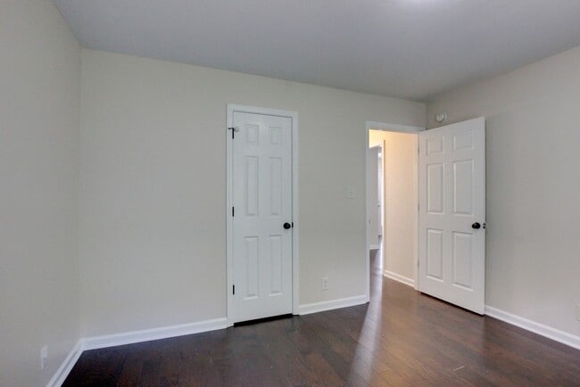 Building Photo - 3 bed 2 bath w sweet basement.  Go