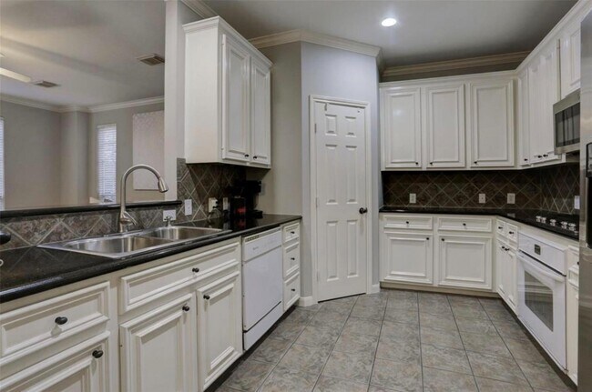 Building Photo - 1015 Eberhard St