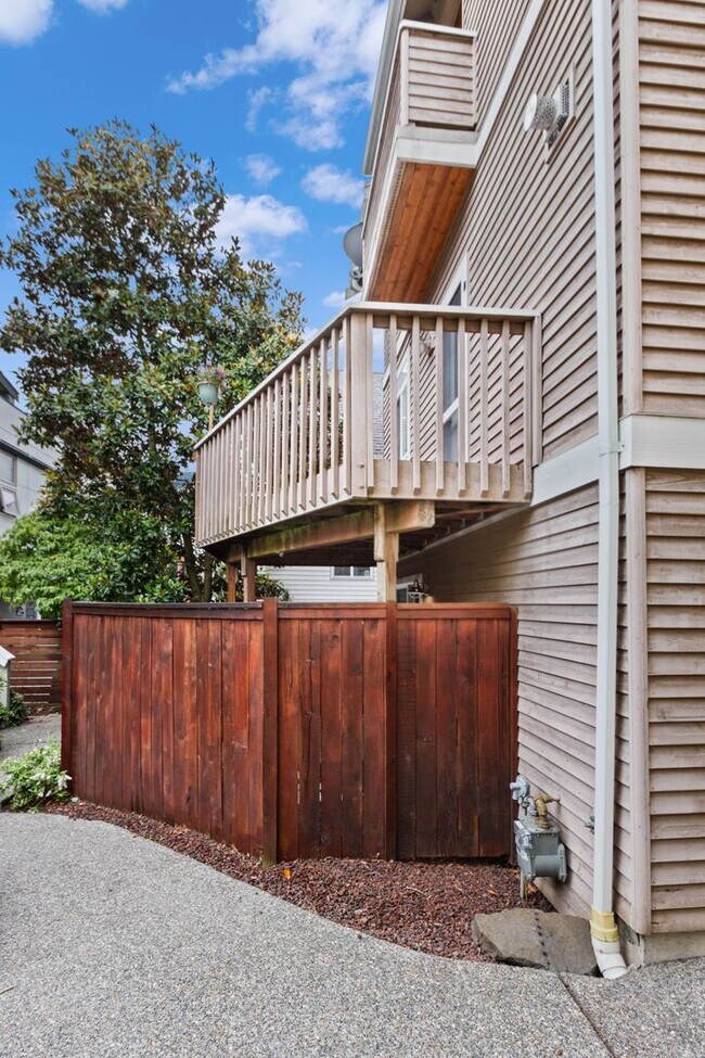 Building Photo - 3Bd/2.5Ba Seattle Home
