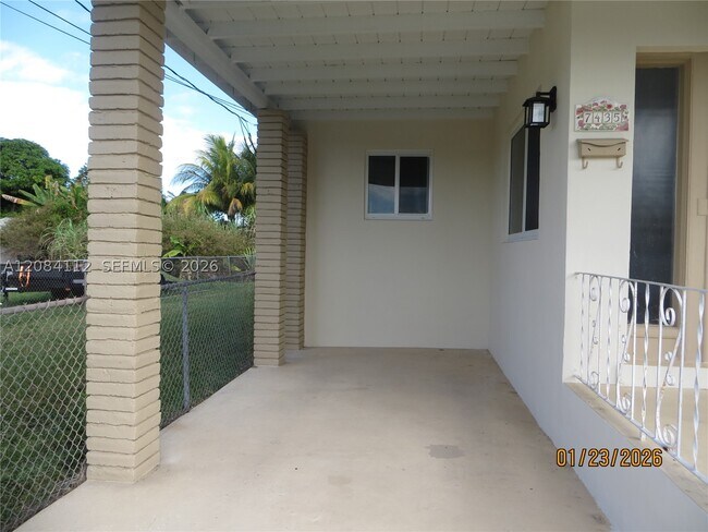 Building Photo - 7435 SW 22nd St