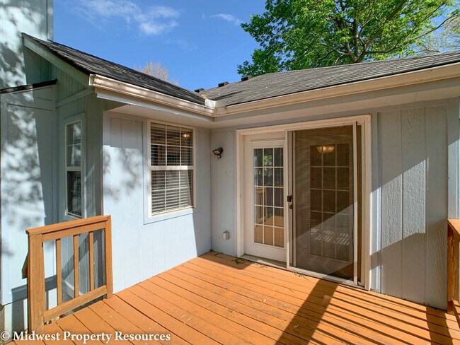 Building Photo - 1216 SW Southgate Dr