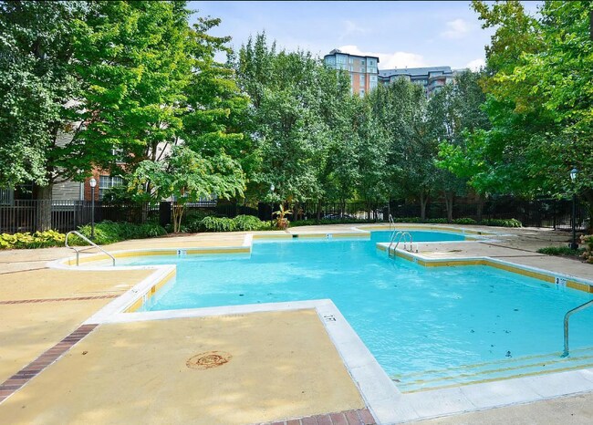 Building Photo - 1505 Lincoln Way