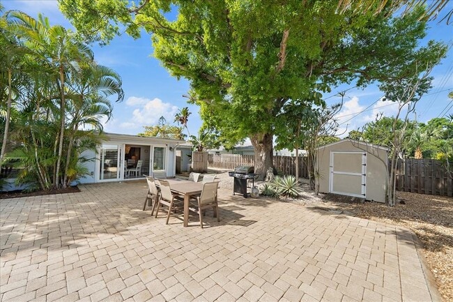 Building Photo - 2650 Leafy Ln