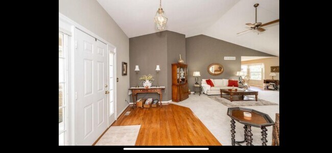 Building Photo - 4822 Sarah Dr