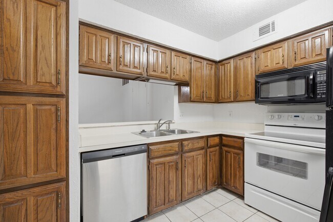 Building Photo - 14800 Enterprise Dr