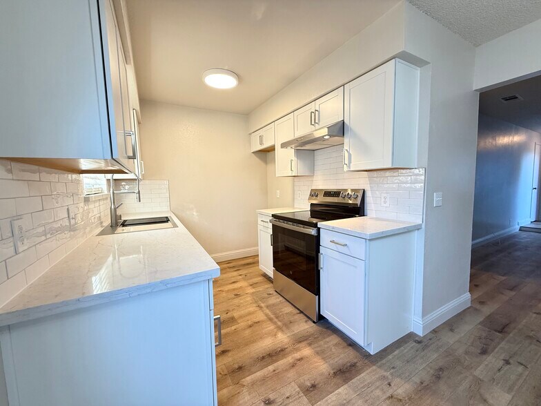 Building Photo - 6158 N Fresno St