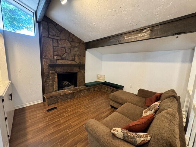 Building Photo - Charming and spacious with thoughtful updates! This 3 bed 2 bath feels new and trendy, schedule y...