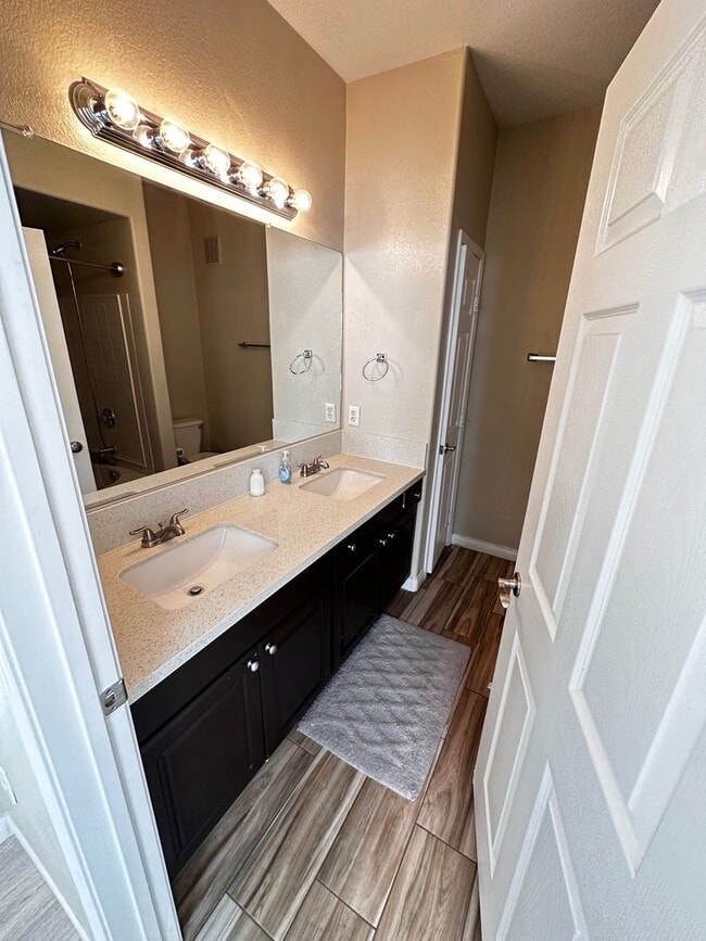 Building Photo - Fully Furnished 2 Bedroom 1 Story Condo